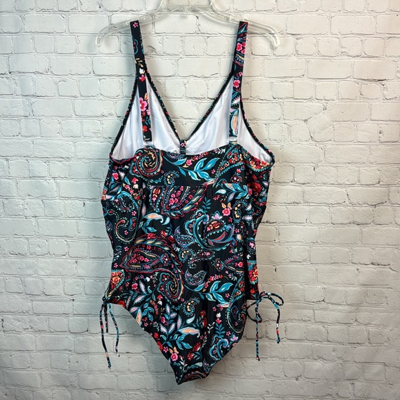 BloomChic Paisley Print Ruched Detail Knot Side One Piece Swimsuit Plus … - Picture 6 of 7